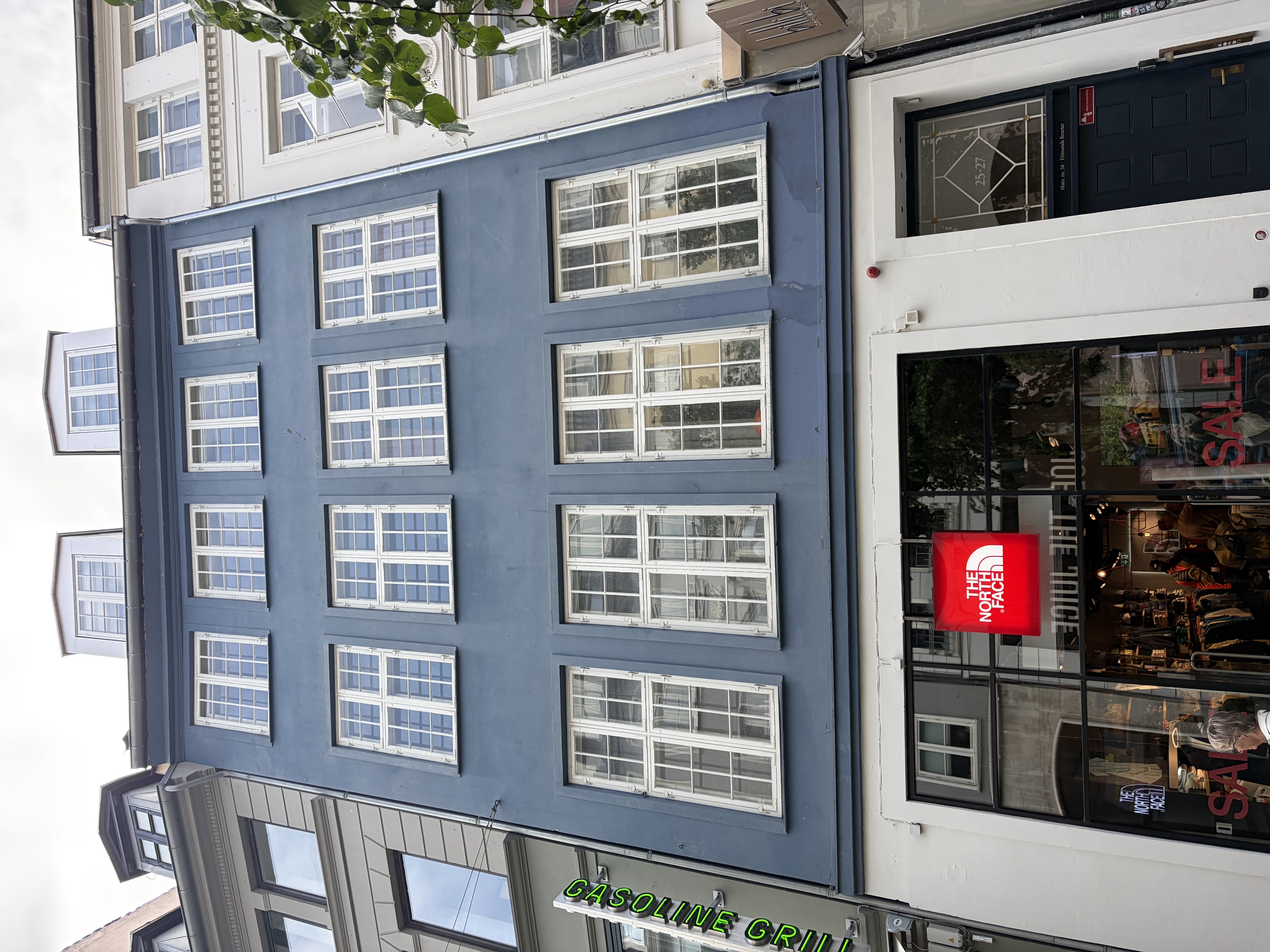Skøn 4-værelses lejlighed i hjertet af København K billede 2